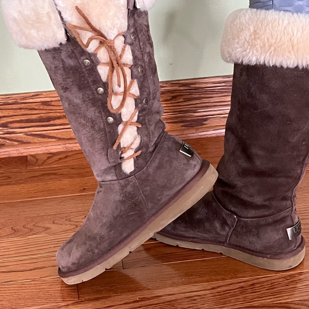 UGG Australia Boots size 7 / Authentic UGG Winter Boots size 6.5- 7